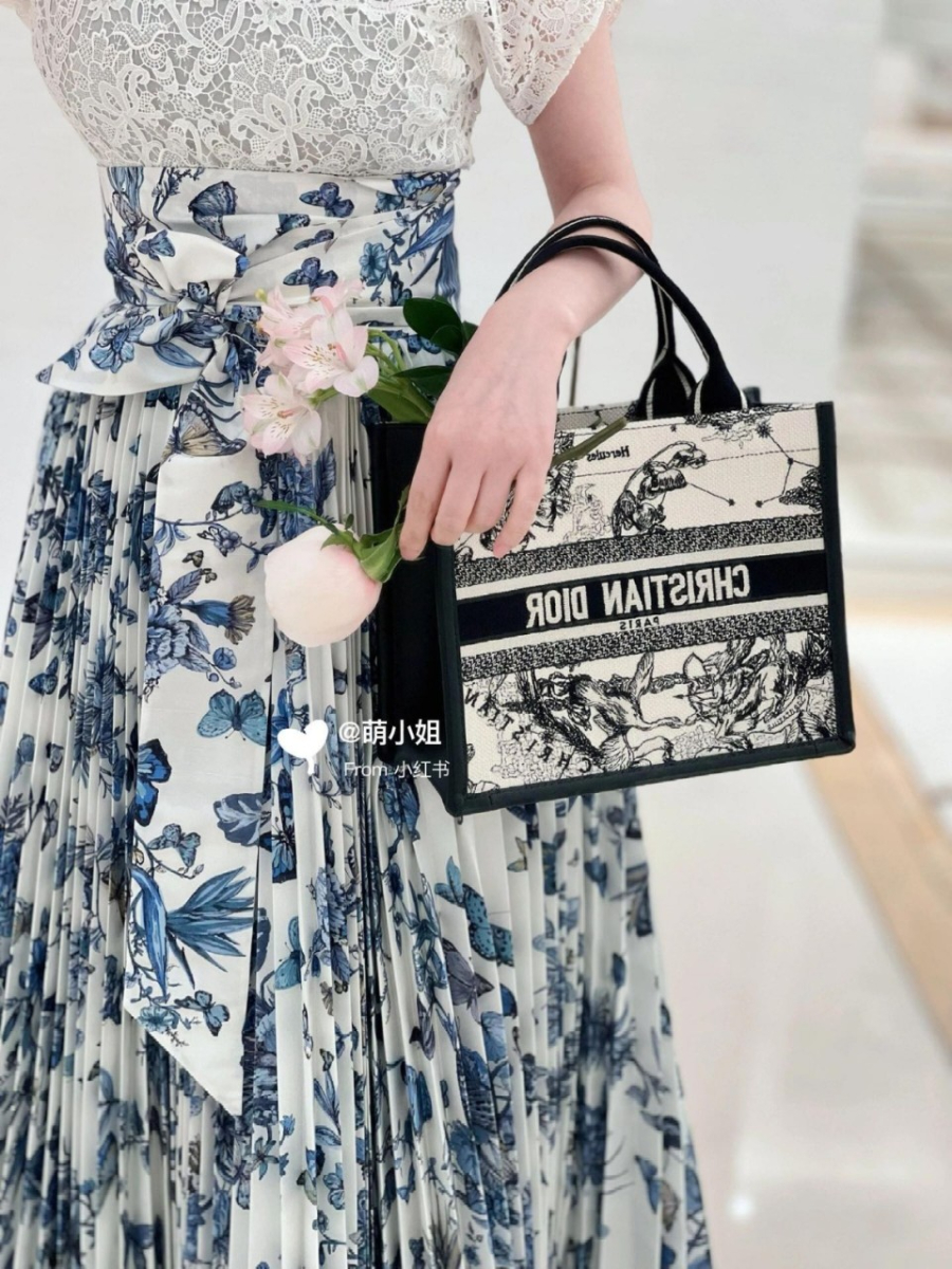 하얀악마 디올 북토트 (2).jpg