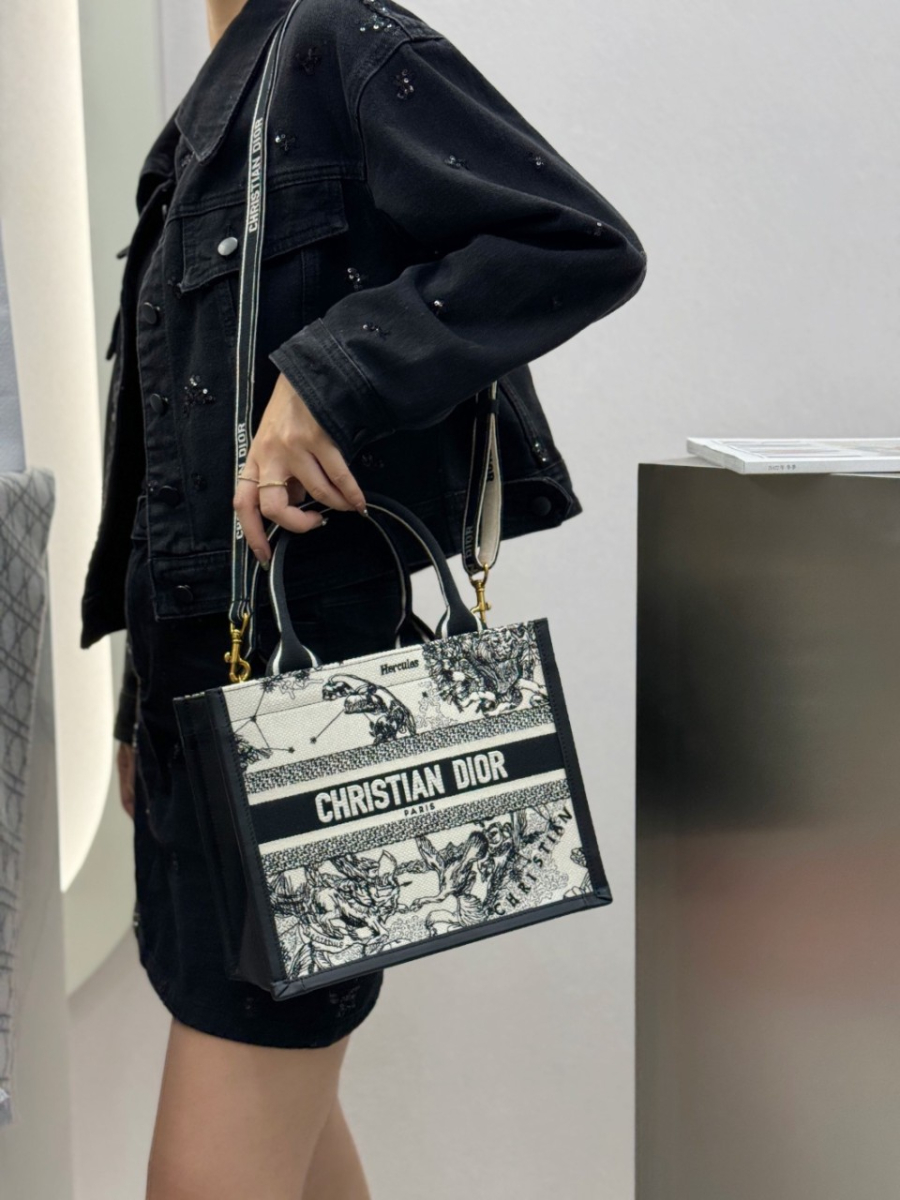 하얀악마 디올 북토트 (1).jpg