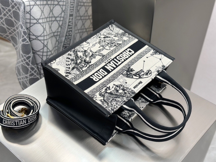 하얀악마 디올 북토트 (10).jpg