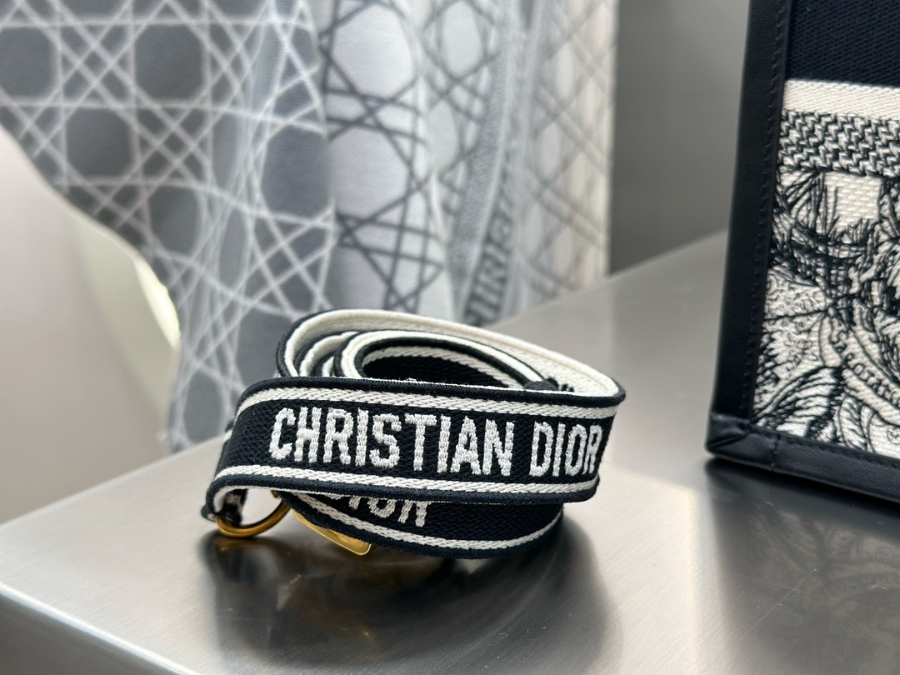 하얀악마 디올 북토트 (17).jpg