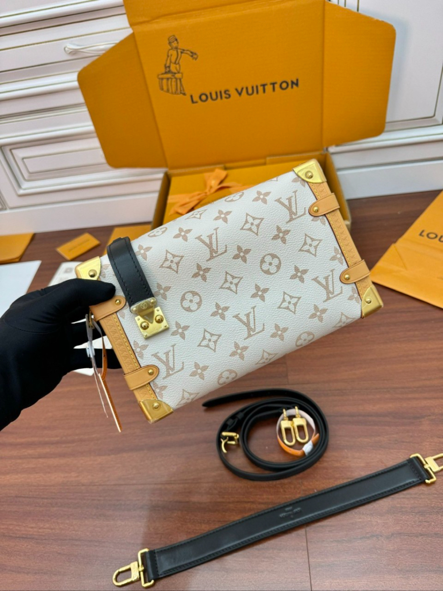 하얀악마 루이비통 사이드트렁크 (14).jpg