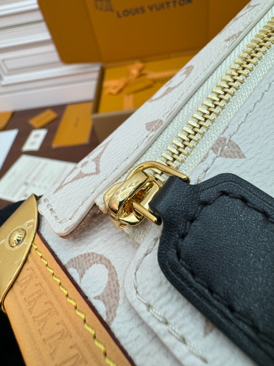 하얀악마 루이비통 사이드트렁크 (16).jpg