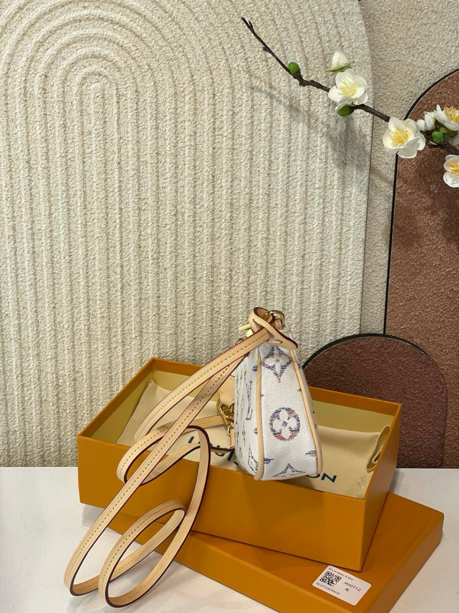 하얀악마 루이비통 악세수아 (2).jpg