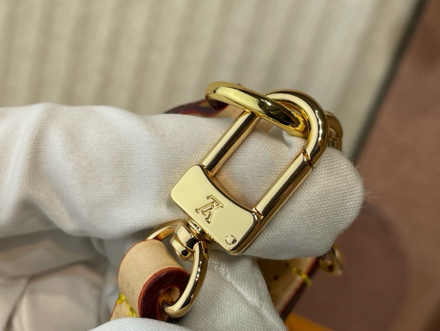 하얀악마 루이비통 악세수아 (5).jpg