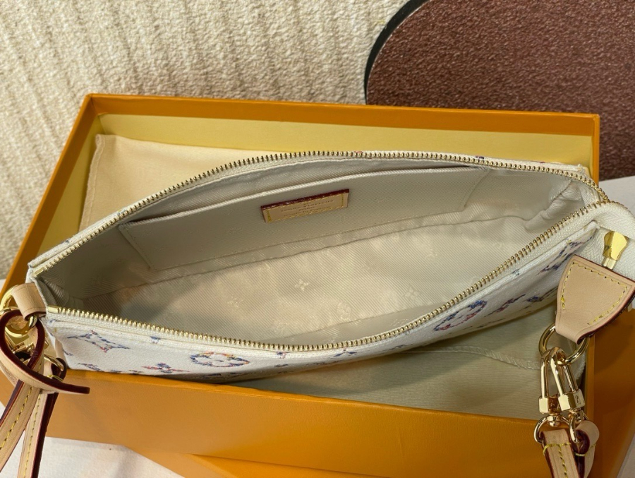 하얀악마 루이비통 악세수아 (6).jpg