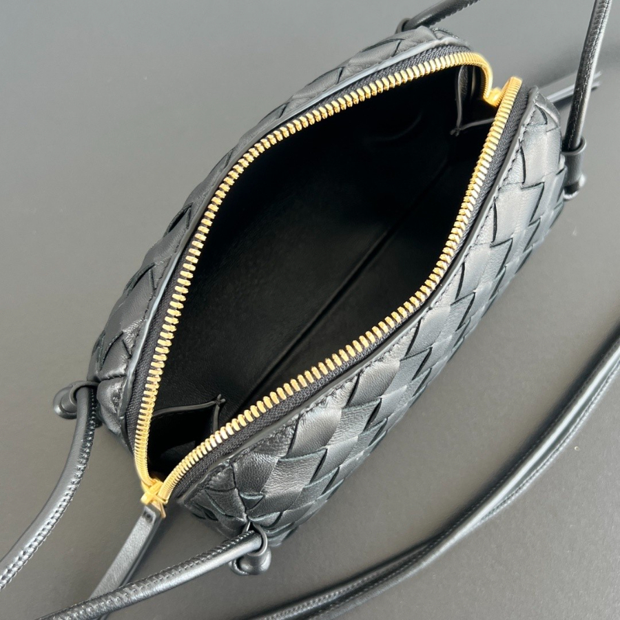 하얀악마 보테가 인트레치아토 콘서트 파우치 (7).jpg