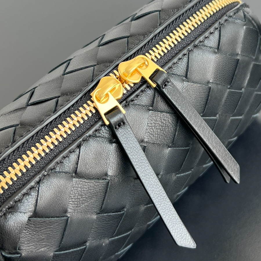 하얀악마 보테가 인트레치아토 콘서트 파우치 (9).jpg