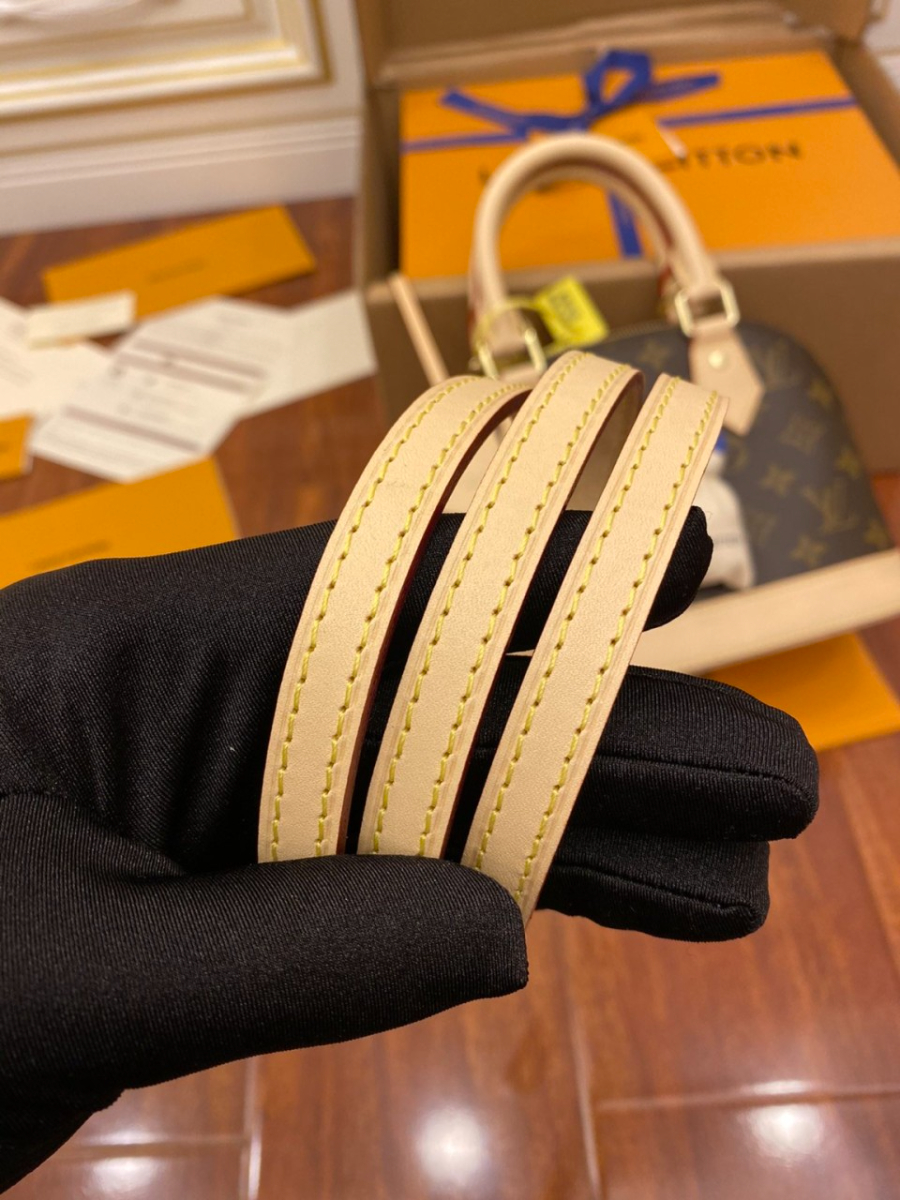 하얀악마 루이비통 알마 BB (11).jpg