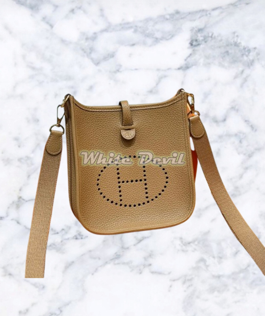 하얀악마 에르메스 에블린 (1).jpg