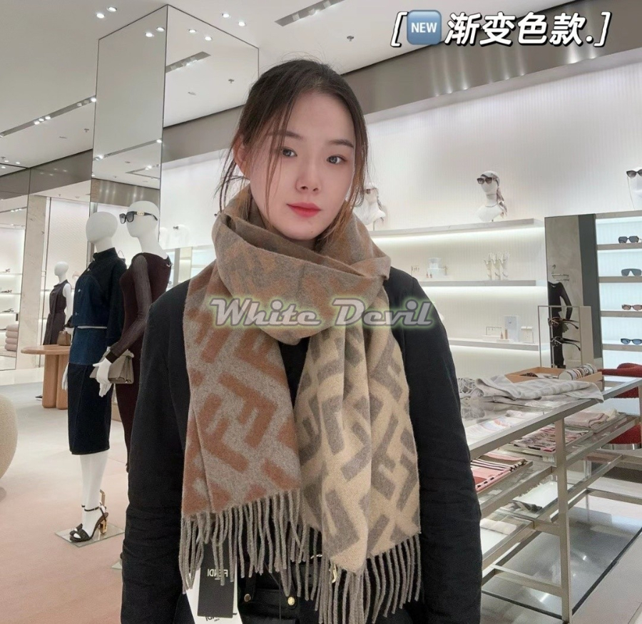 하얀악마 펜디 목도리 (2).jpg