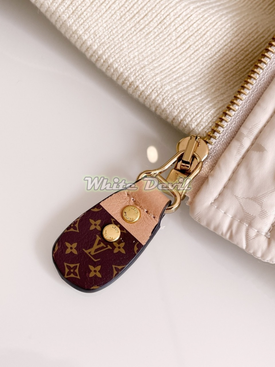 하얀악마 루이비통 패딩 (22).jpg