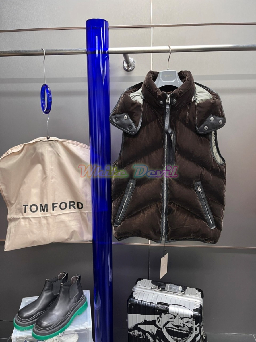 하얀악마 톰포드 패딩조끼 (2).jpg