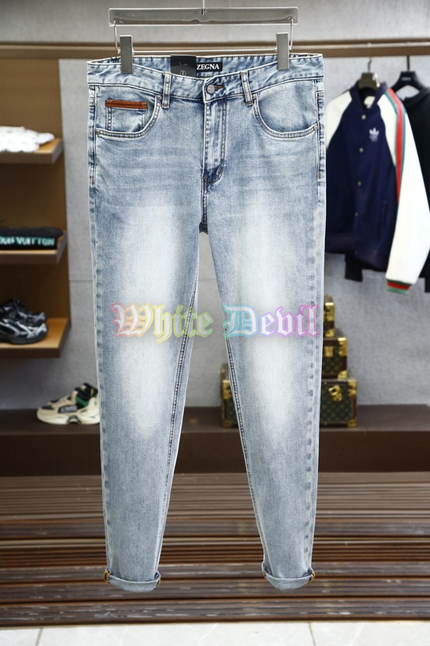 하얀악마 제냐 청바지 (1).jpg