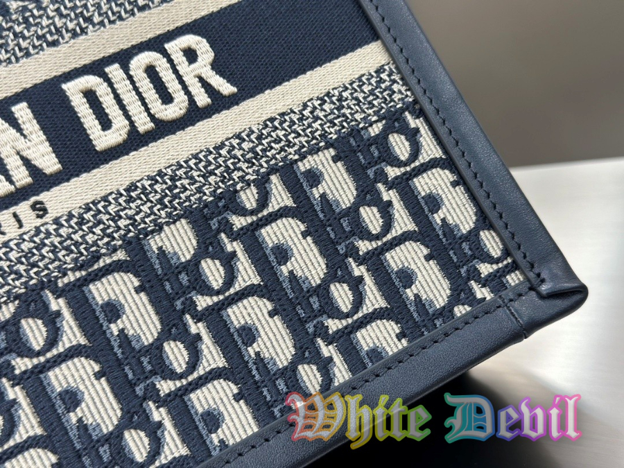 하얀악마 디올 북토트 (13).jpg