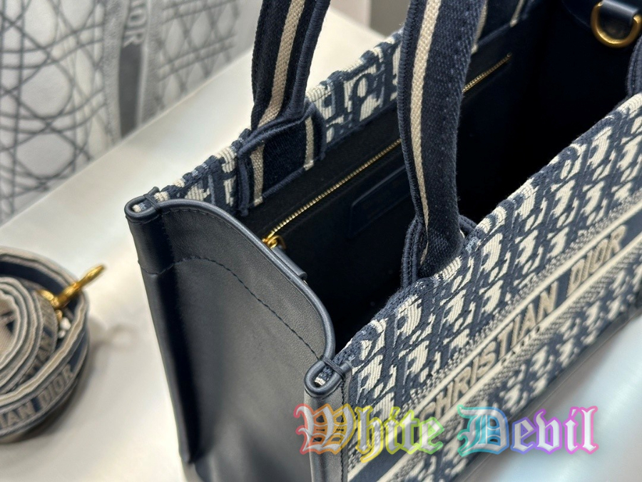 하얀악마 디올 북토트 (16).jpg