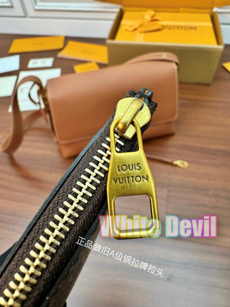 하얀악마 루이 메신저백 (12).jpg