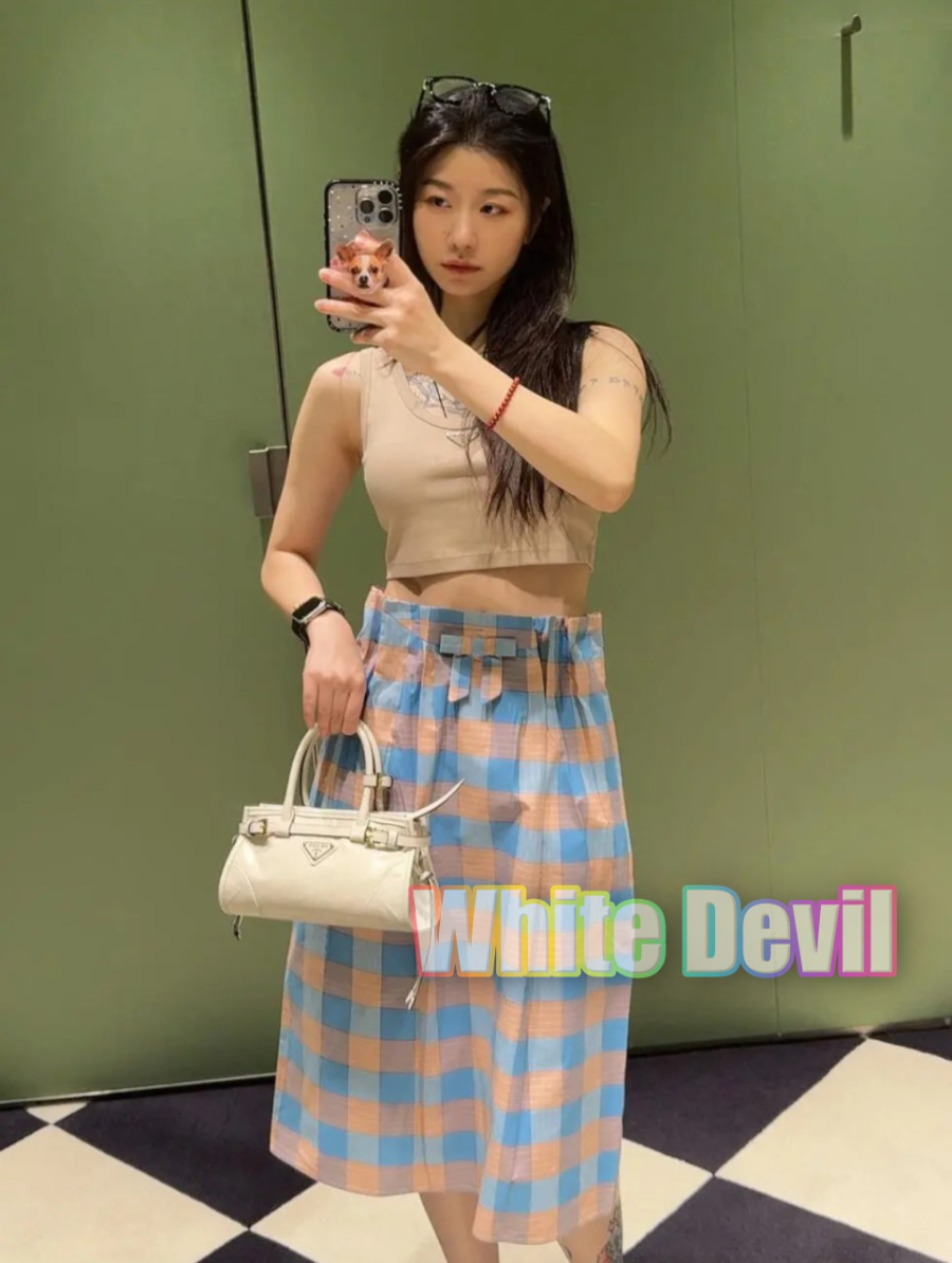 하얀악마 프라다 치마 (2).jpg