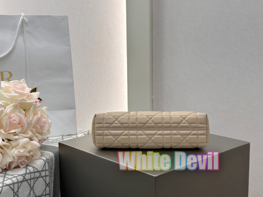 하얀악마 디올 시갈 (16).jpg