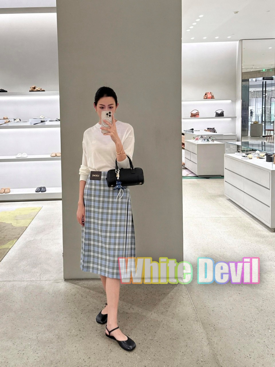 하얀악마 로에베 치마 (1).jpg