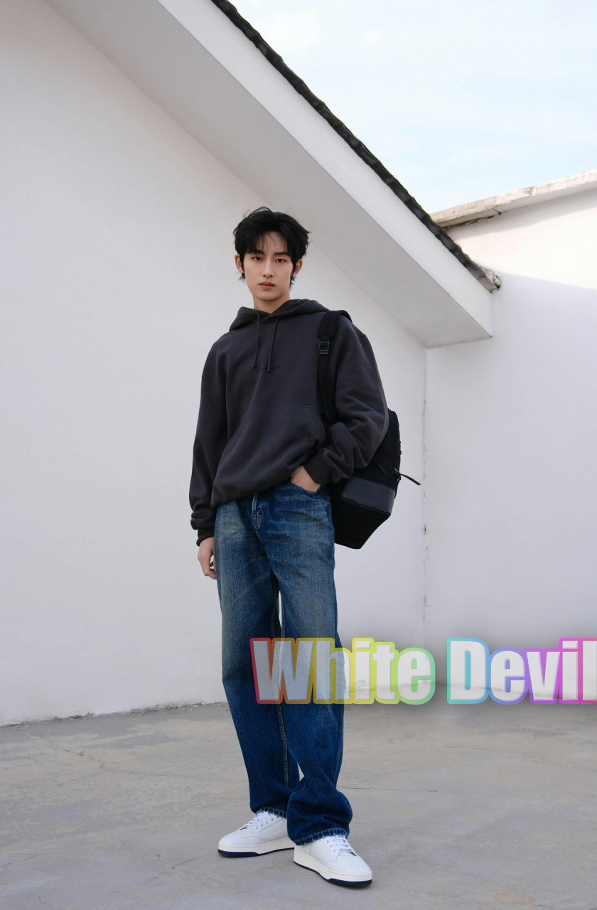 하얀악마 생로랑 루드티 (1).jpg