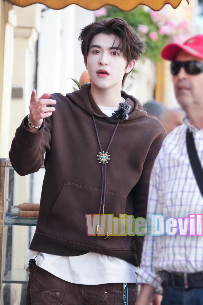 하얀악마 루이 후드티 (2).jpg