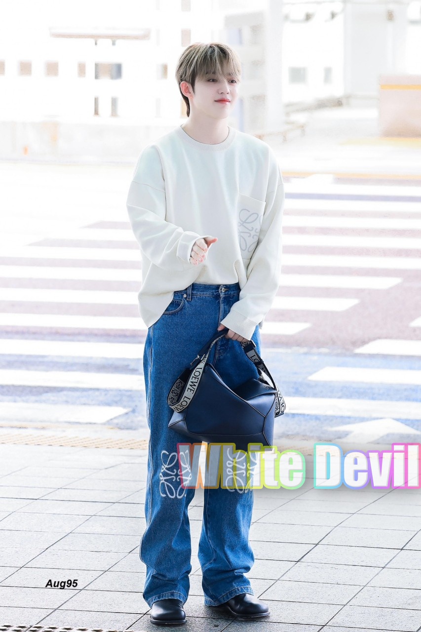 하얀악마 로에베 청바지 (2).jpg