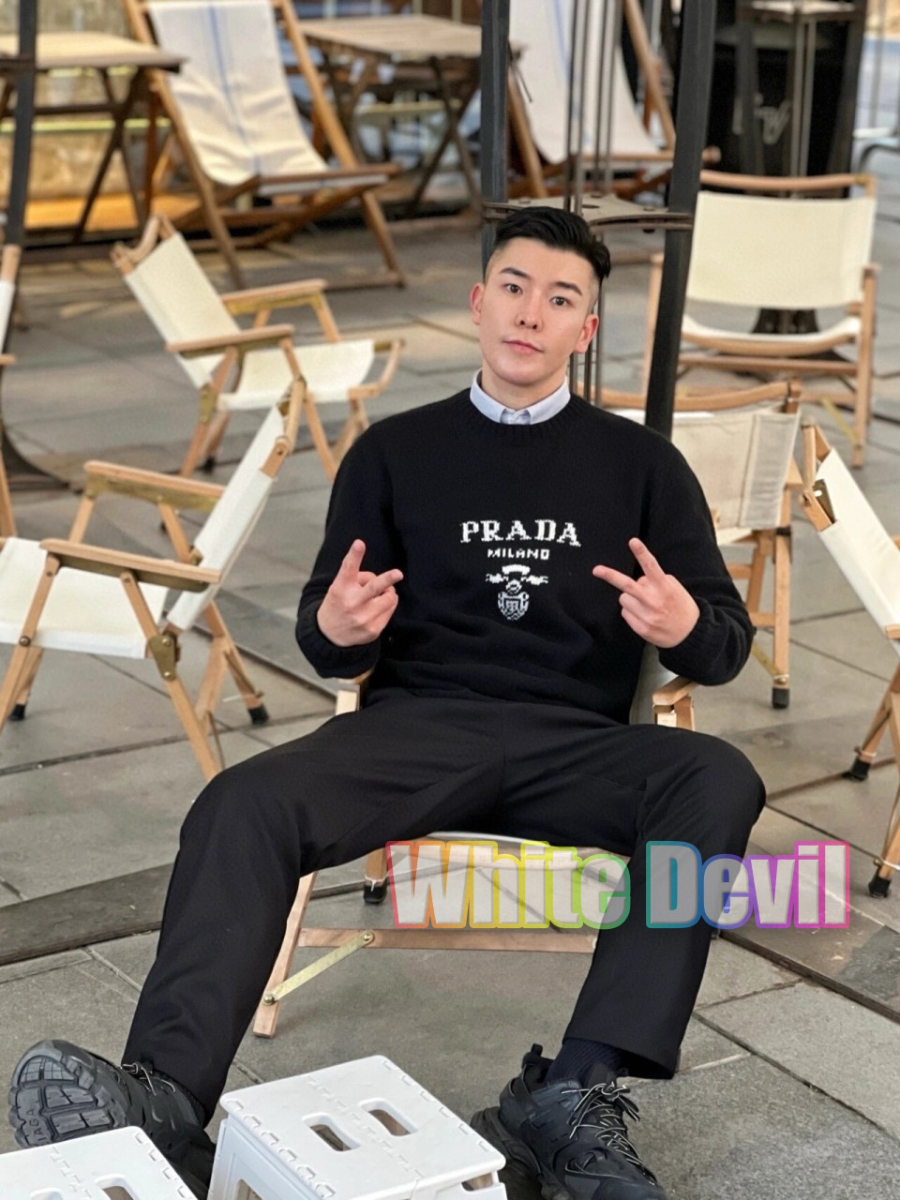 하얀악마 프라다 니트 (1).jpg