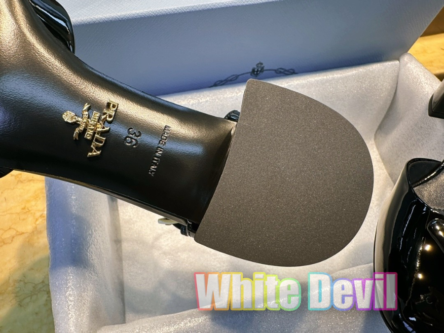 하얀악마 프라다 슬링백 (17).jpg