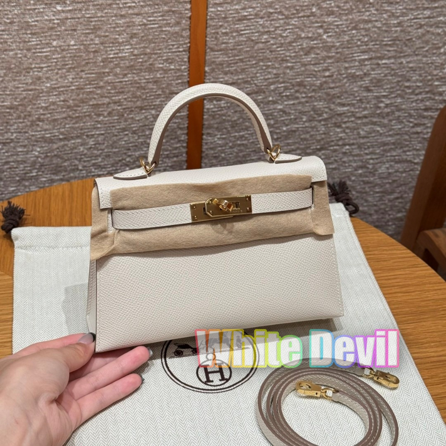 하얀악마 에르 미니켈리 (1).jpg