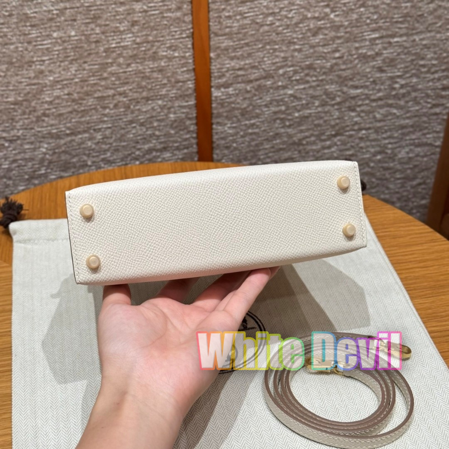 하얀악마 에르 미니켈리 (4).jpg