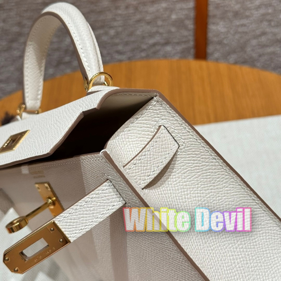 하얀악마 에르 미니켈리 (12).jpg