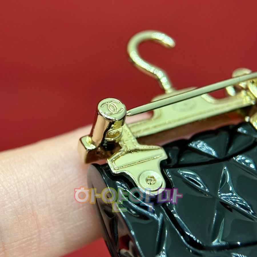 하얀악마 샤넬 브로치 (10).jpg