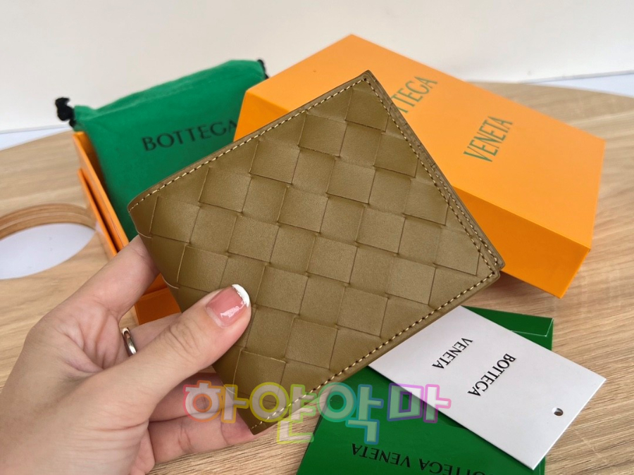 하얀악마 보테가 지갑 (1).jpg