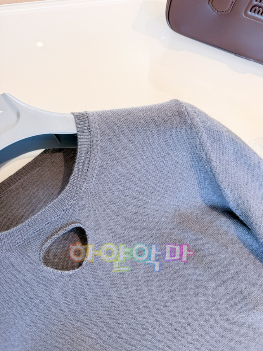 하얀악마 프라다 니트 (11).jpg