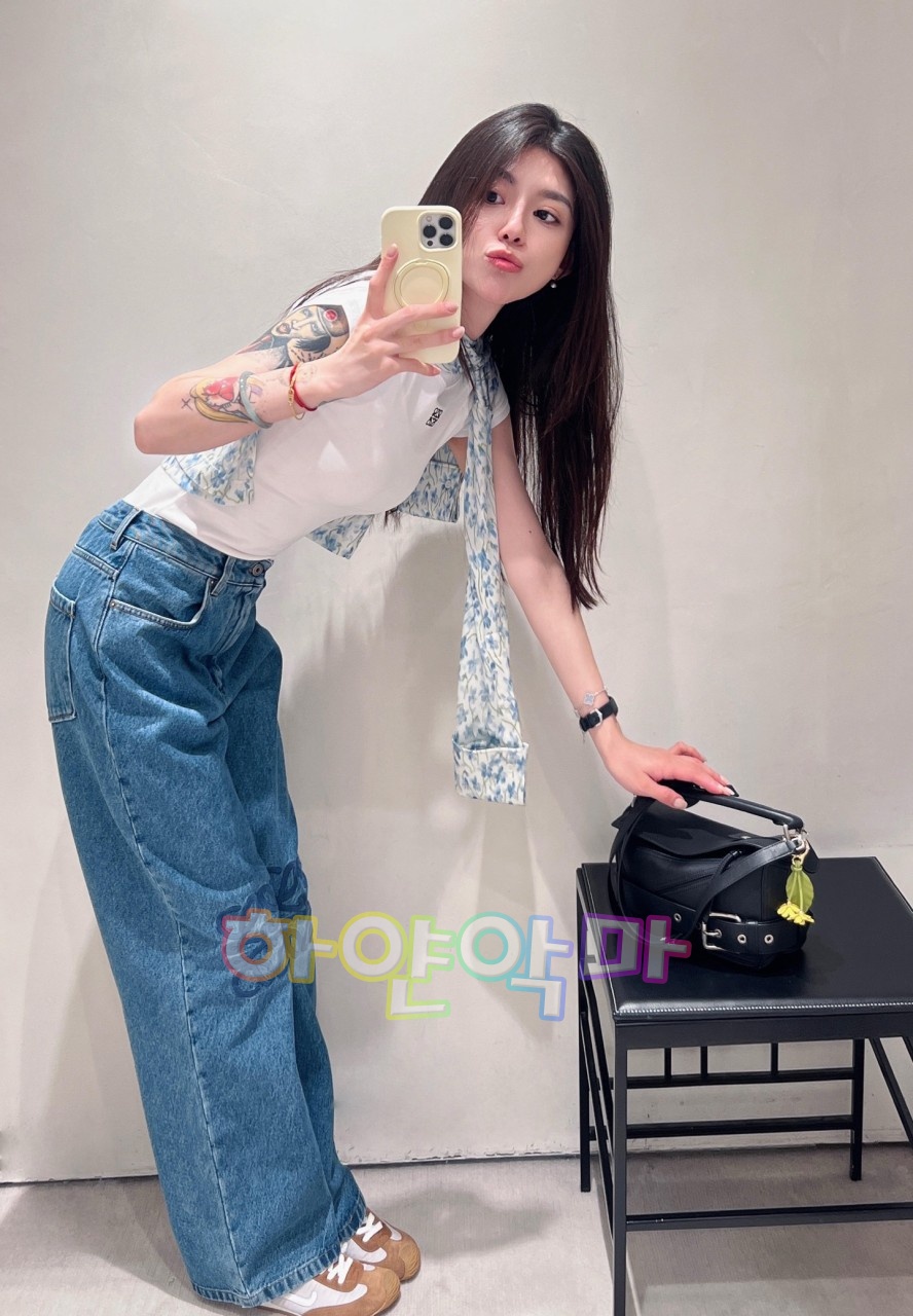 하얀악마 로에베 청바지 (2).jpg