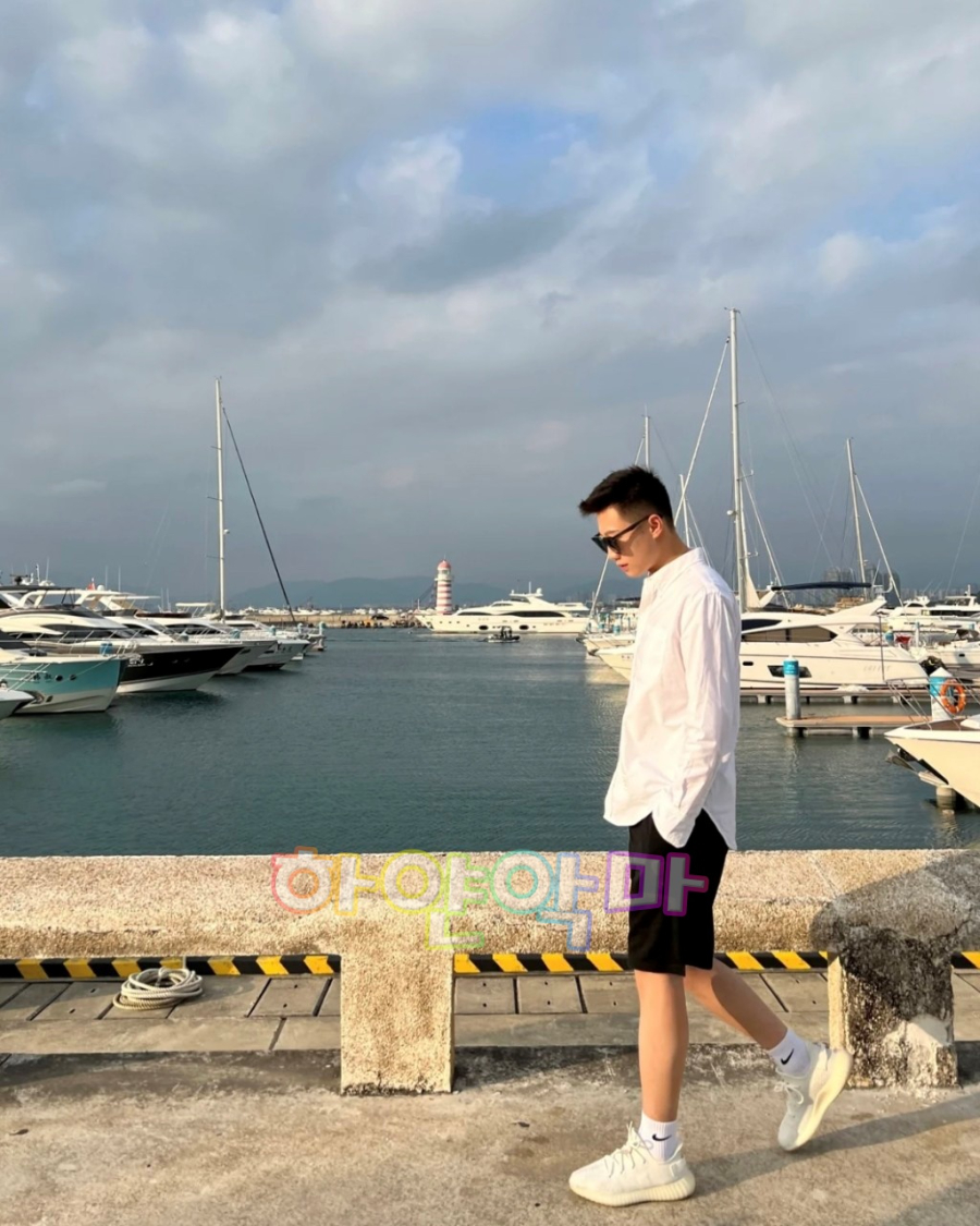 하얀악마 톰브라운 셔츠 (2).jpg