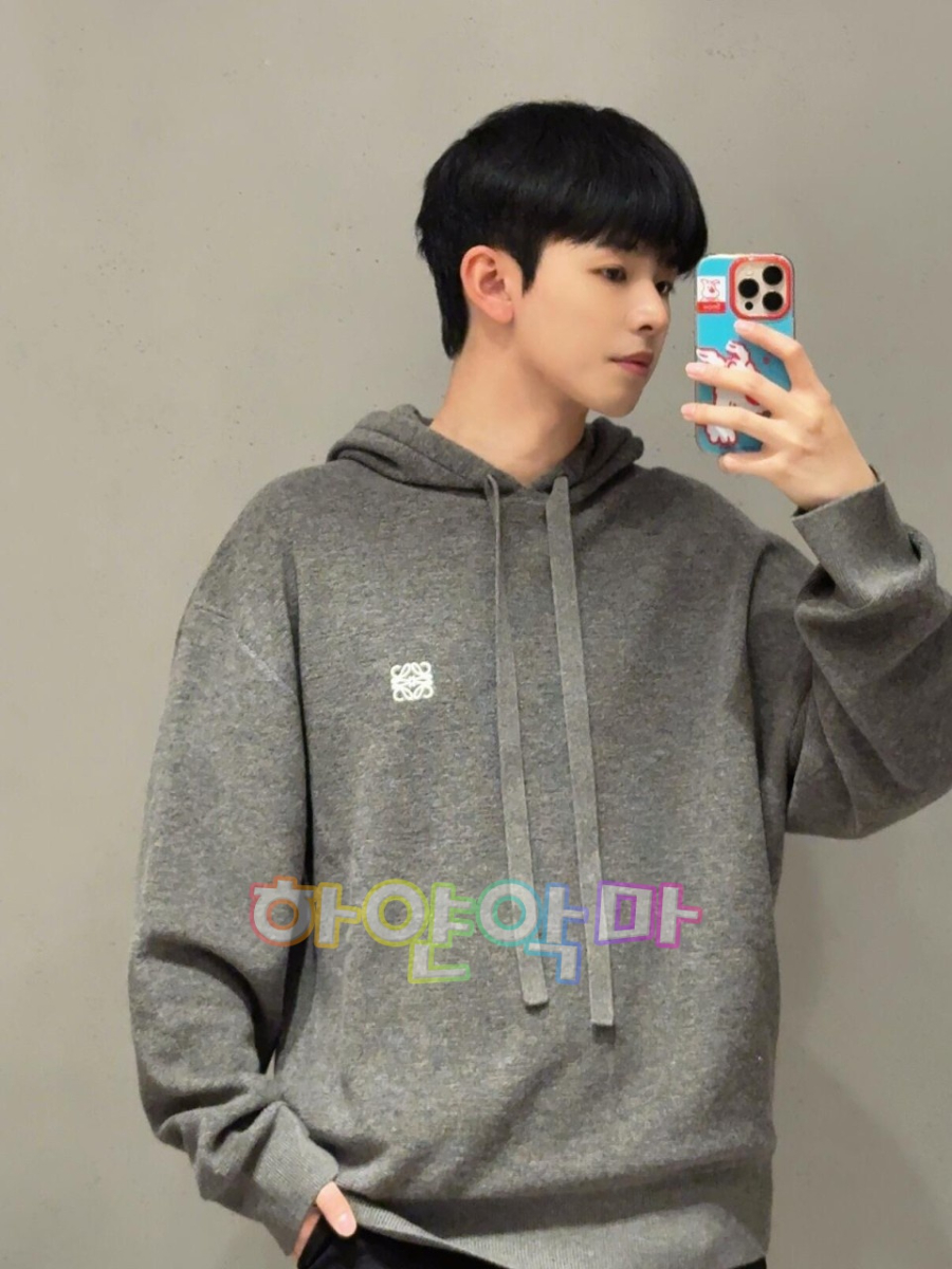 하얀악마 로에베 후드 (2).jpg