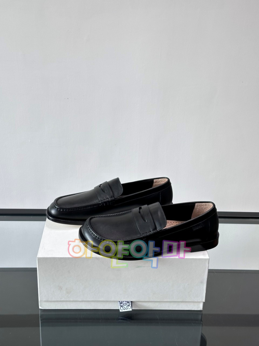 하얀악마 로에베 로퍼 (9).jpg