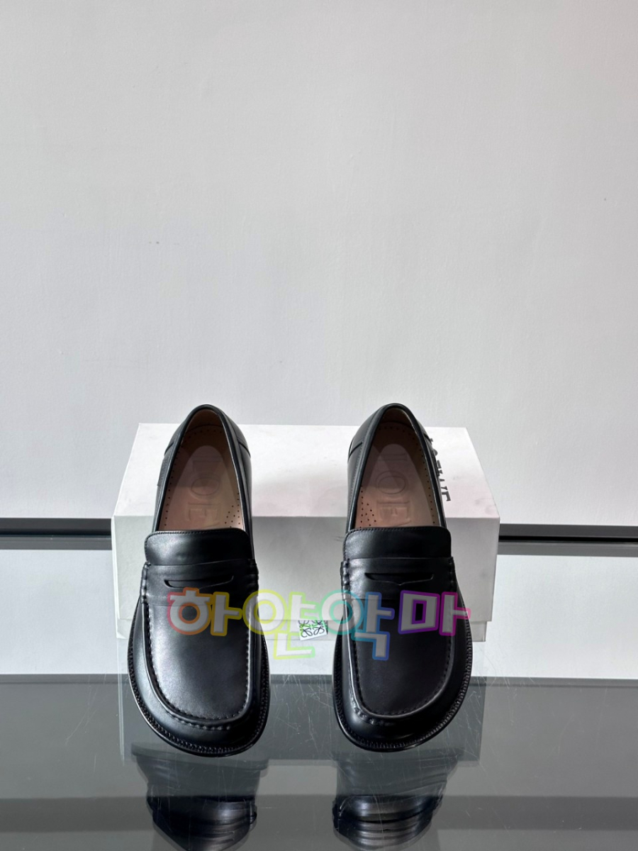 하얀악마 로에베 로퍼 (11).jpg