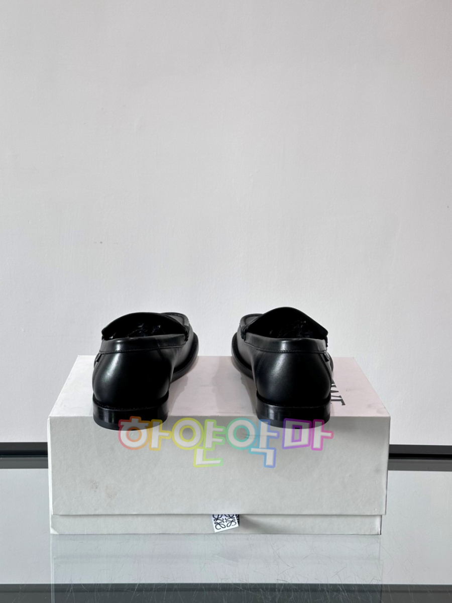 하얀악마 로에베 로퍼 (13).jpg