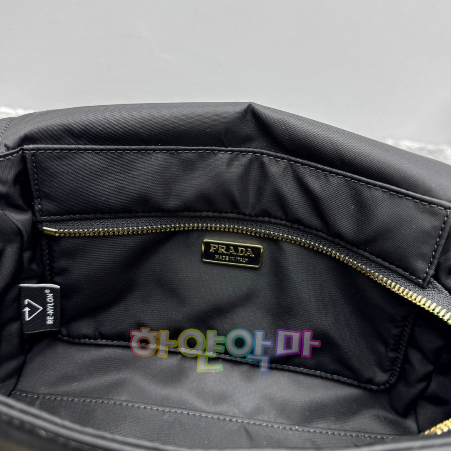 하얀악마 프라다 숄더백 (9).jpg
