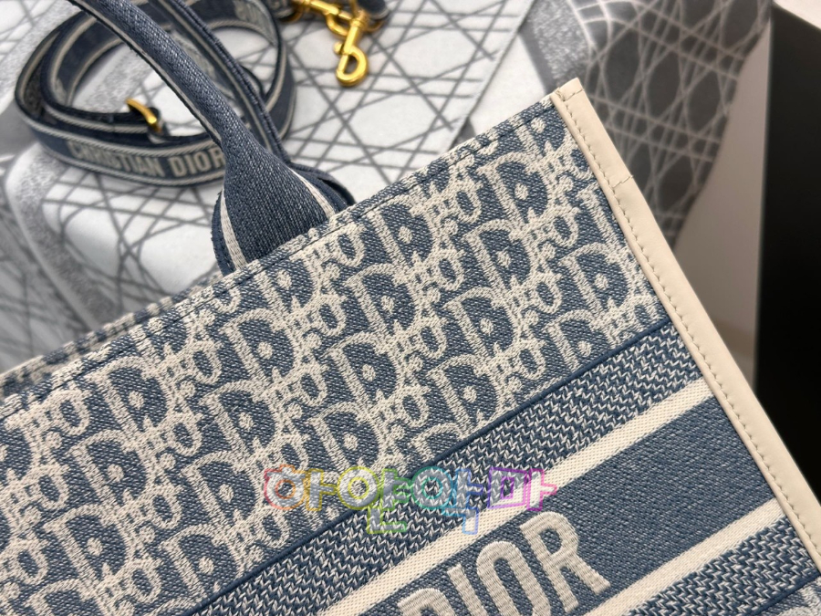 하얀악마 디올 북토트 (13).jpg