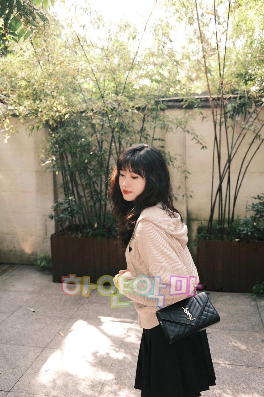 하얀악마 생로랑 크로스백 (1).jpg