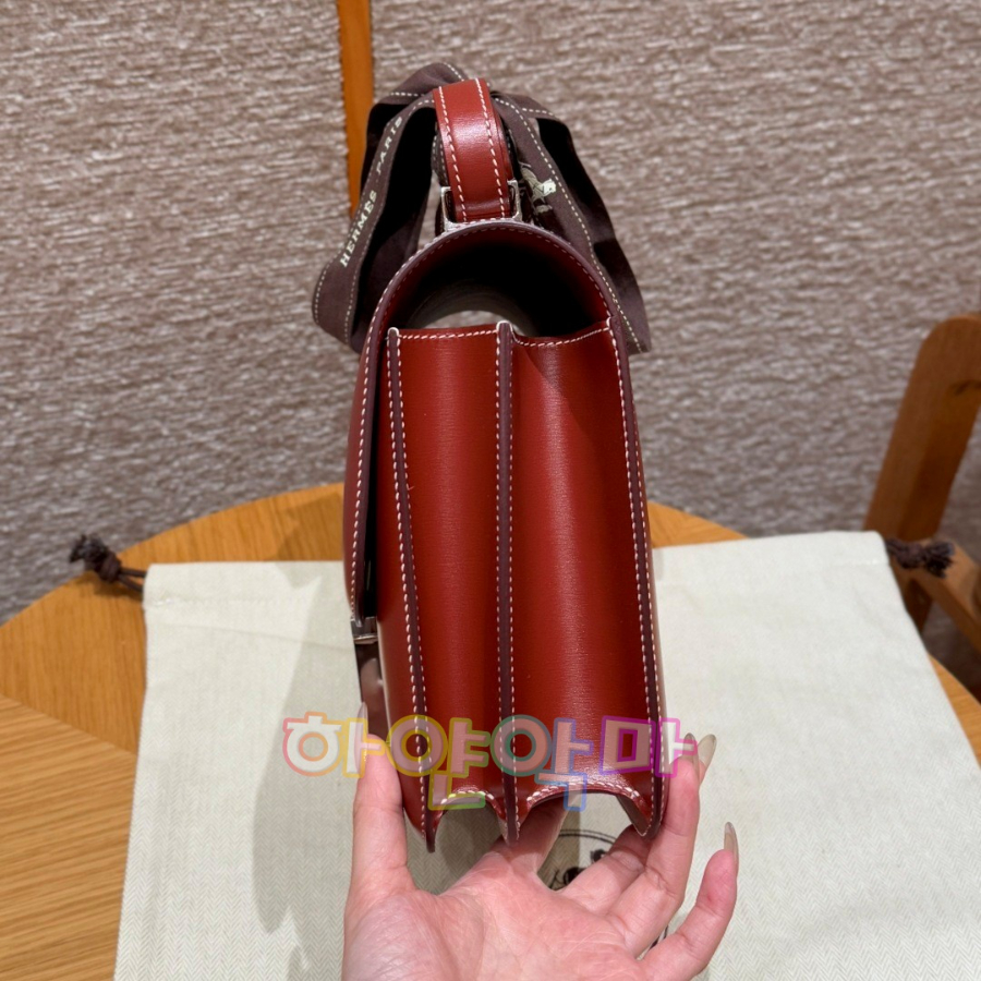 하얀악마 에르 콘스탄스 (3).jpg