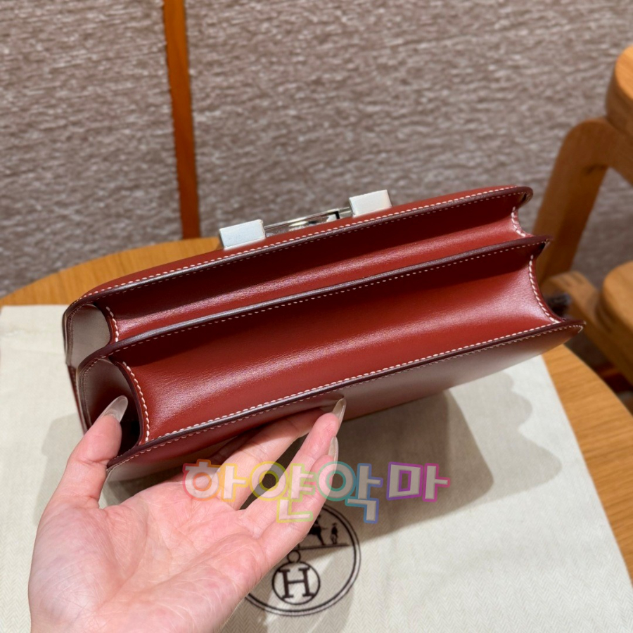 하얀악마 에르 콘스탄스 (5).jpg