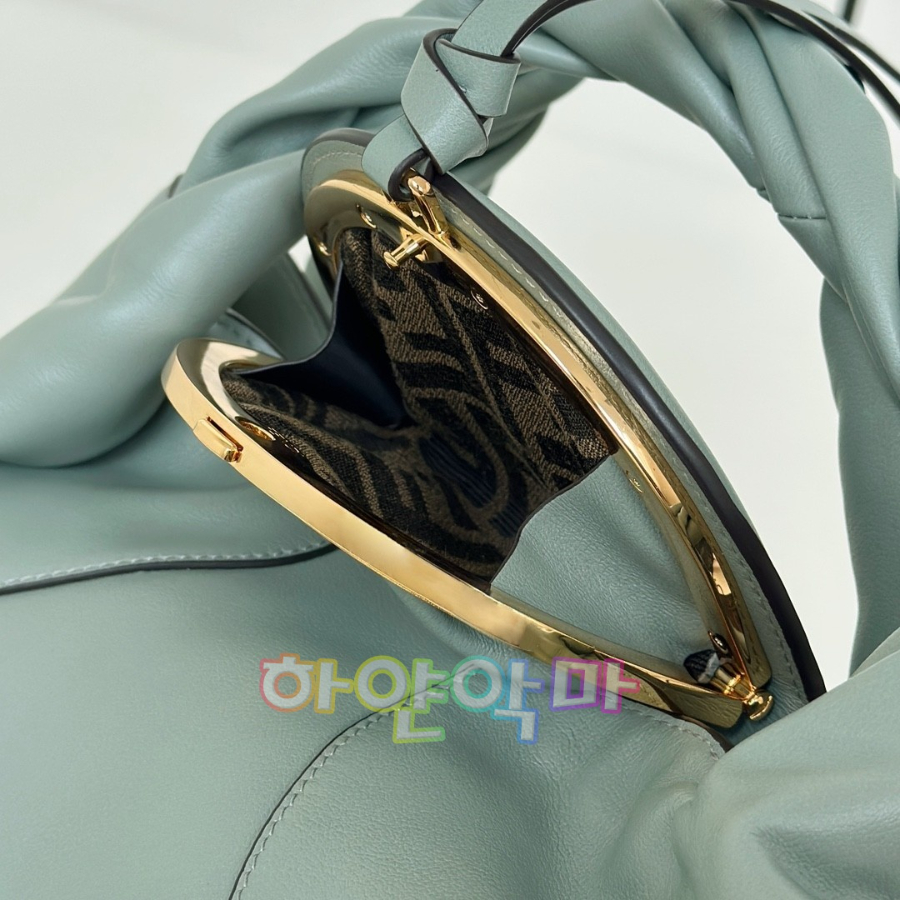 하얀악마 펜디 스파이 (10).jpg