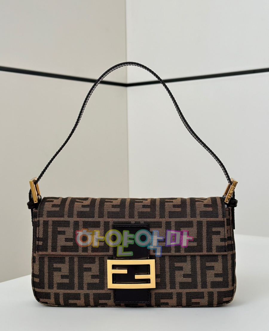 하얀악마 펜디 바게트 (3).jpg