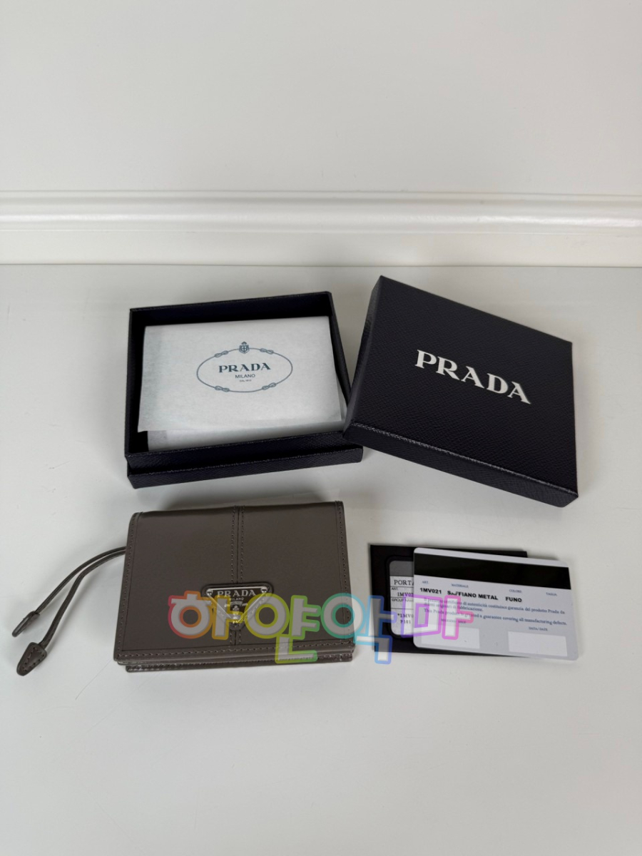 하얀악마 프라다 지갑 (2).jpg