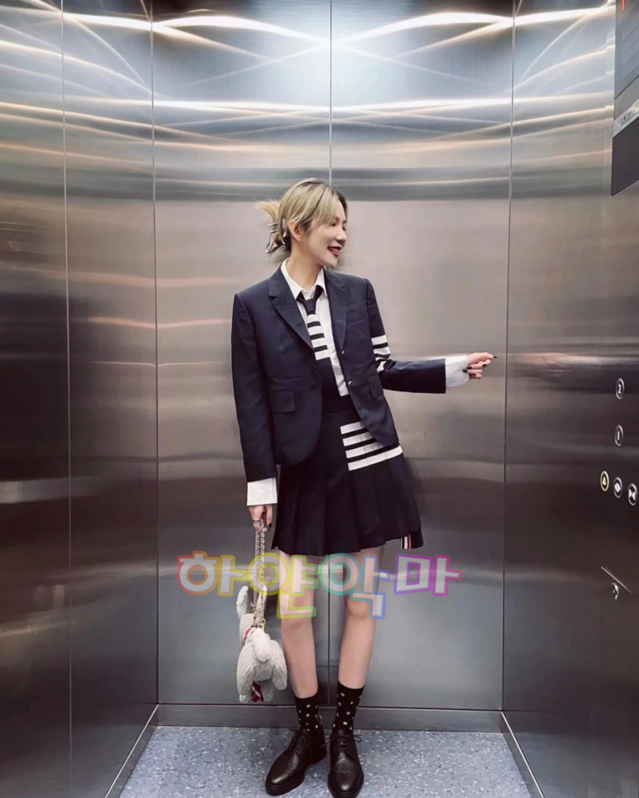 하얀악마 톰브라운 치마 (2).jpg