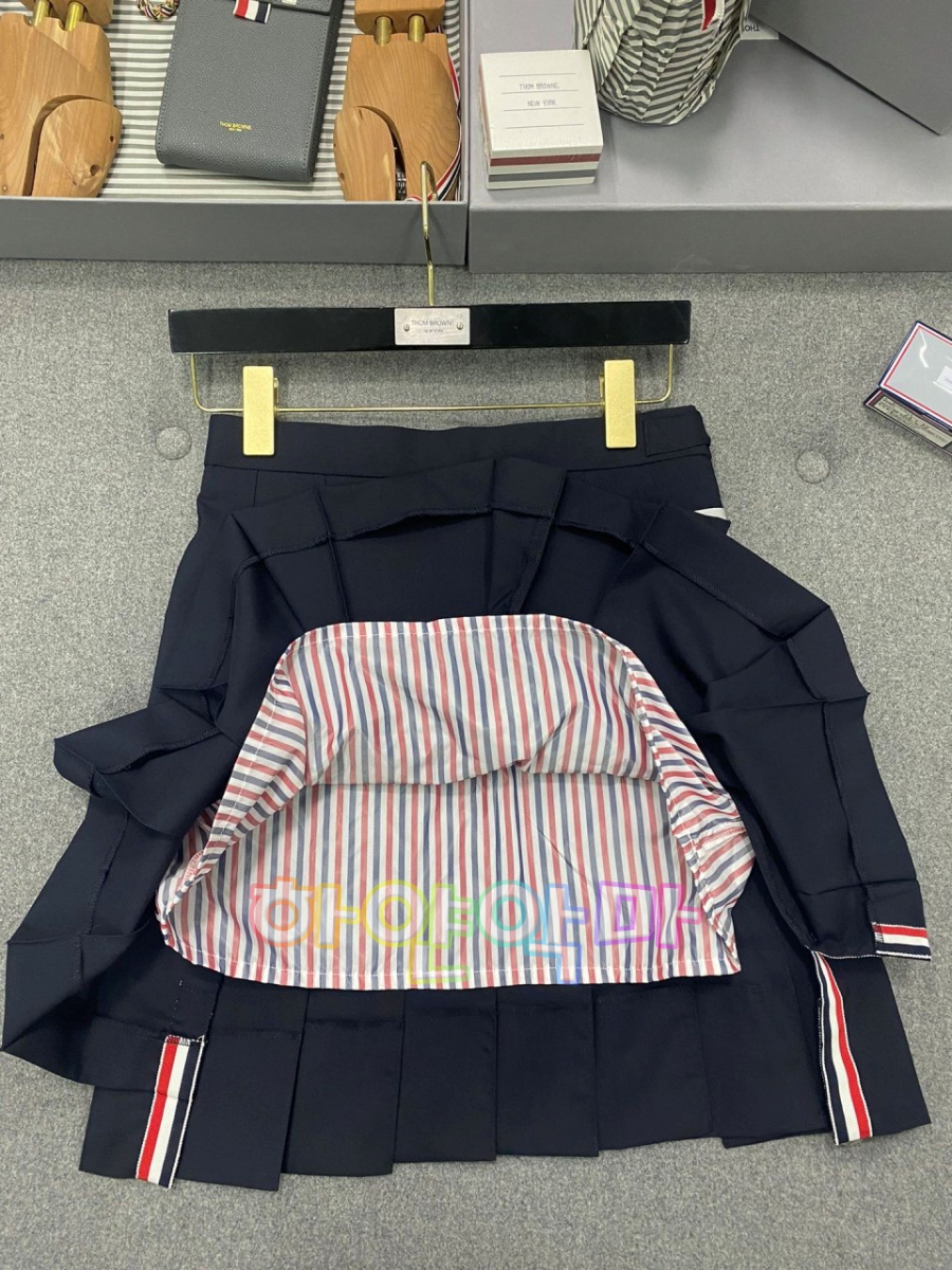 하얀악마 톰브라운 치마 (6).jpg